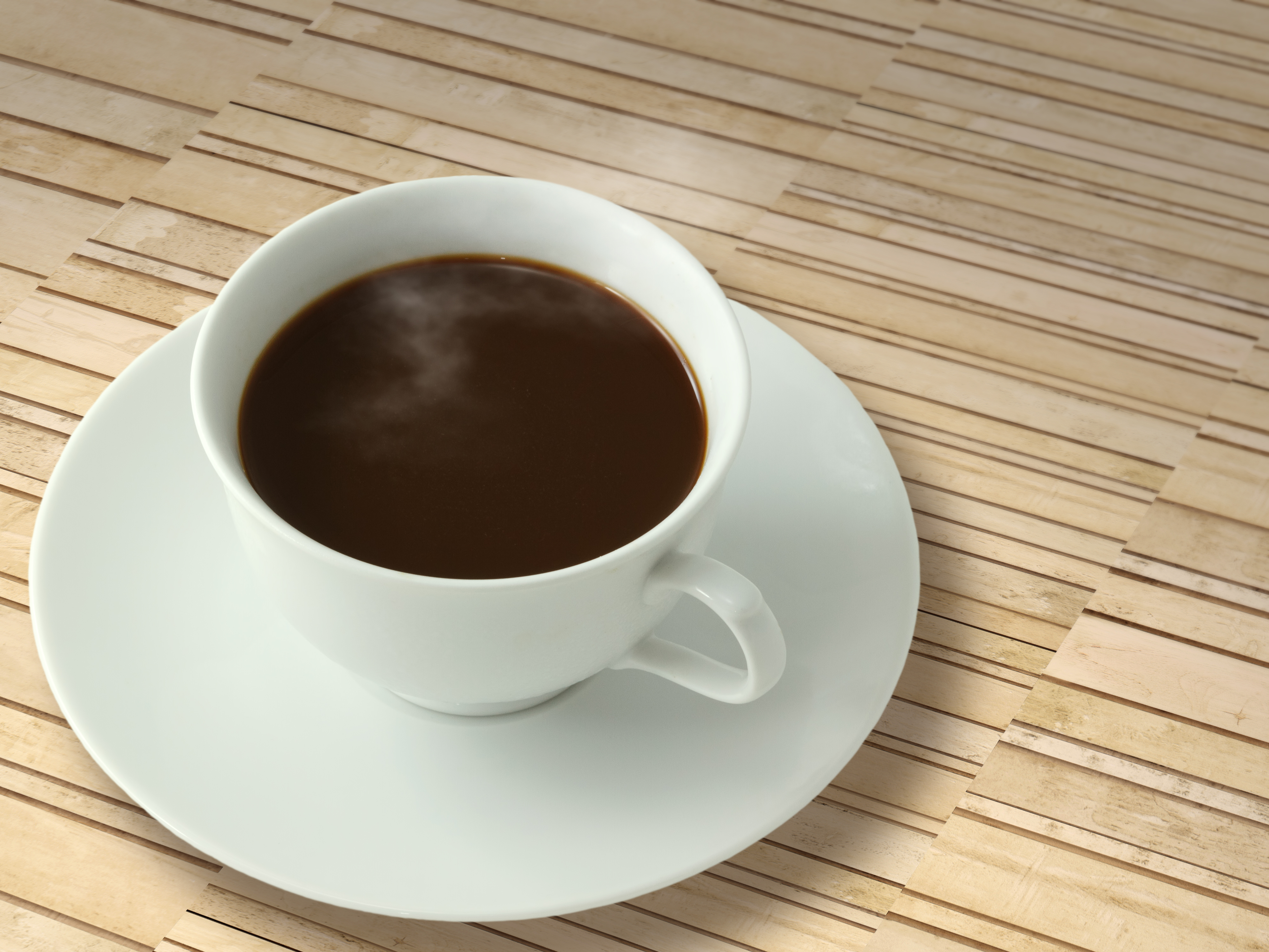 фото кофе в чашке на столе дома